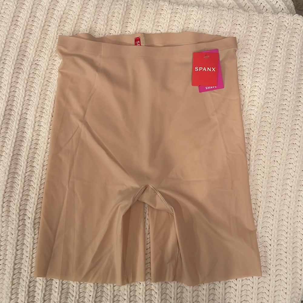 Spanx Thinstincts Mid-Thigh Short